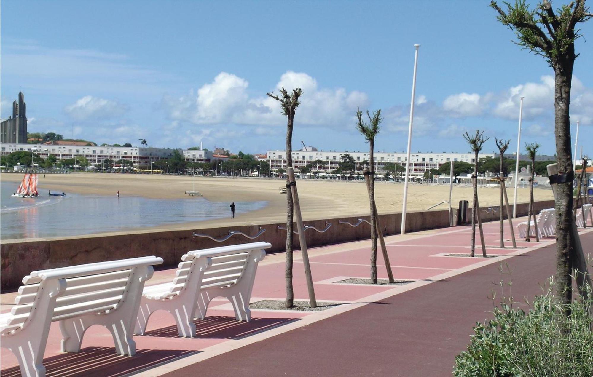 Gorgeous Apartment In Royan With Kitchen Bagian luar foto